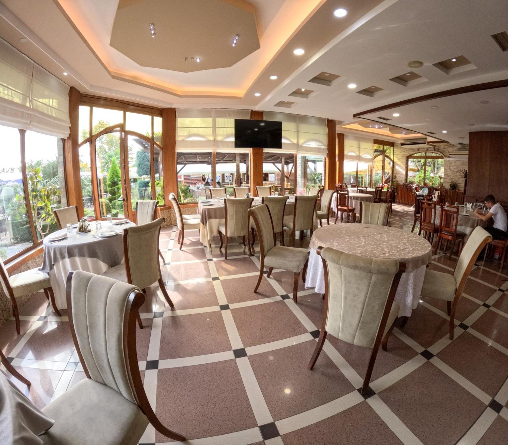 Buna Park Hotel Shkodër Extérieur photo