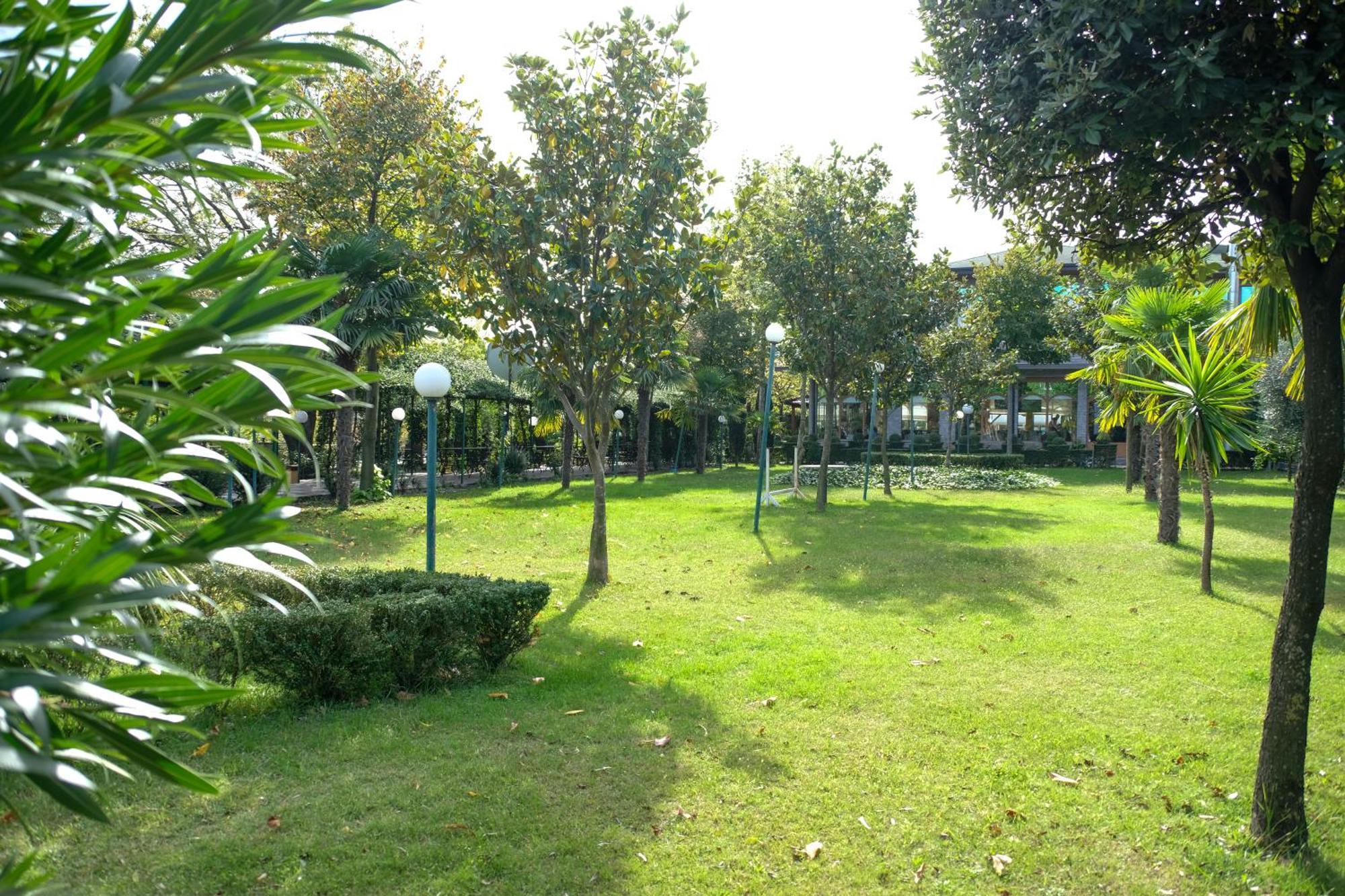 Buna Park Hotel Shkodër Extérieur photo