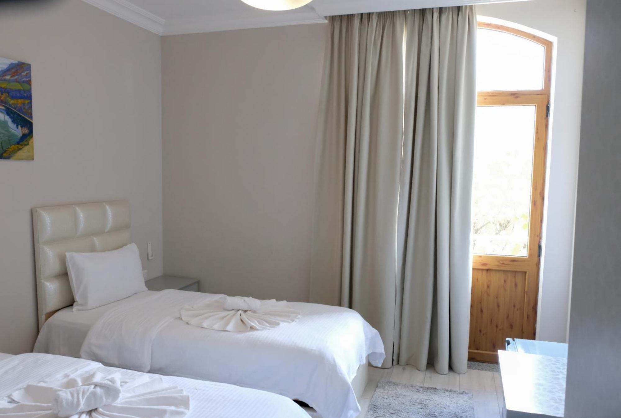 Buna Park Hotel Shkodër Extérieur photo